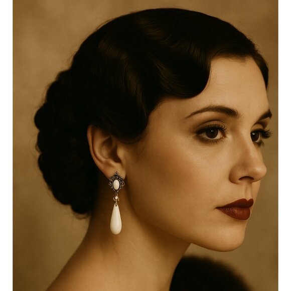 Vintage Romantic Screw Back Drop Earrings White - Picture 1 of 10